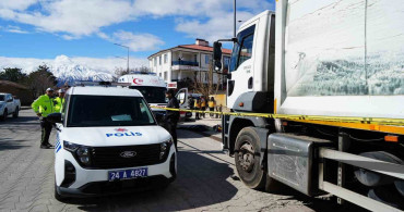 Erzincan'da Çöp Kamyonu Kazası: Yaşlı Kadın Hayatını Kaybetti