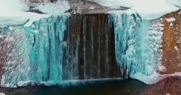 Erzincan'da Derelerde Buzlar Çözülüyor, Don ve Çığ Uyarısı
