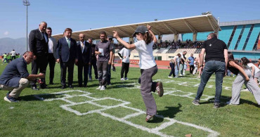 Erzincan'da geleneksel oyunlar şenliği bin öğrenciyle gerçekleştirildi