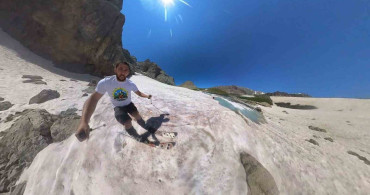 Erzincan'da kayak ve paraşüt etkinliği görenleri büyüledi