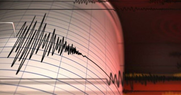 Erzincan’da korkutan deprem: Vatandaş sokağa döküldü