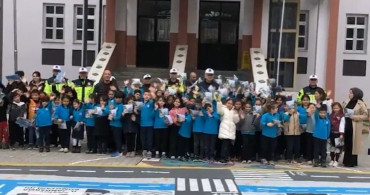 Erzincan'da Öğrencilere Trafik Farkındalık Eğitimi