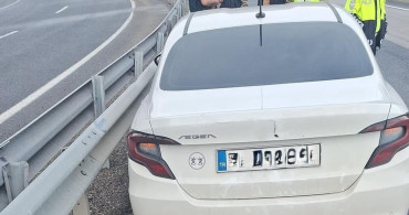 Erzincan'da Otomobil Bariyeri Aştı