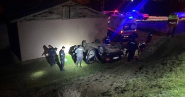 Erzincan'da Otomobil Devrildi: 2 Yaralı