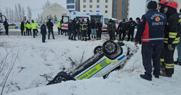 Erzincan'da Polis Aracının Devrilmesi Sonucu İki Memur Yaralandı