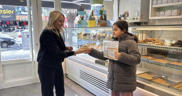 Erzincan'da Takdir Belgesi Alan Öğrencilere Pasta Sürprizi