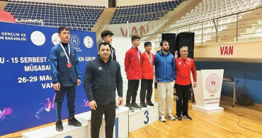 Erzincanlı Güreşçilerden Bölge Şampiyonasında Çifte Başarı