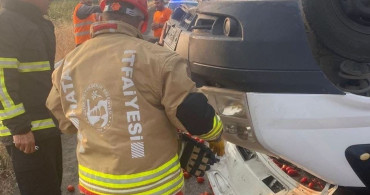 Erzin’de domates yüklü kamyonet takla attı: 2 yaralı
