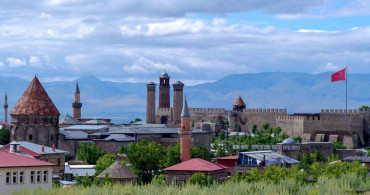 Erzurum'da Bebek İsimleri: 2025'te Zeynep ve Ahmet Popüler