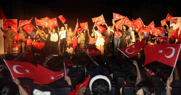 Erzurum'da çocuklar '15 Temmuz Destanı'nı sahneye taşıdı