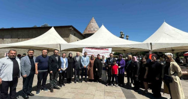 Erzurum'da gönüllü annelerden Ahmet Sami Yıldırım'a destek çarşısı