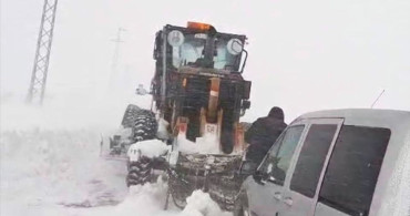 Erzurum'da Kar ve Tipi Nedeniyle Mahsur Kalan 15 Kişi Kurtarıldı