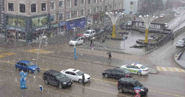Erzurum'da Kar Yağışı Devam Ediyor