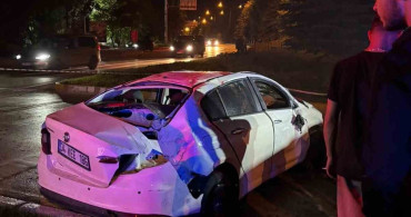 Erzurum'da otomobil refüje çıkarak takla attı: 3 yaralı