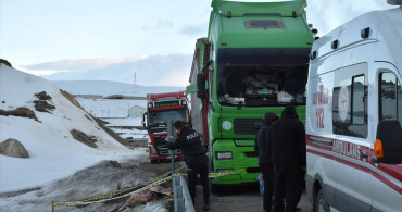 Erzurum'da Tırın Yanında Sürücü Ölü Bulundu