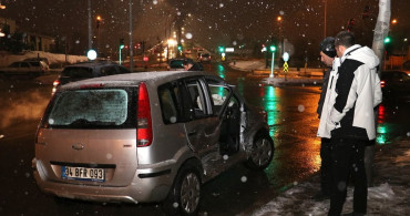 Erzurum'da Üç Araçlı Trafik Kazası