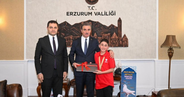 Erzurum'un Başarılı Öğrencileri Vali Baruş'u Ziyaret Etti
