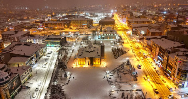 Erzurum'un Tarihi Yapıları Karla Kaplandı
