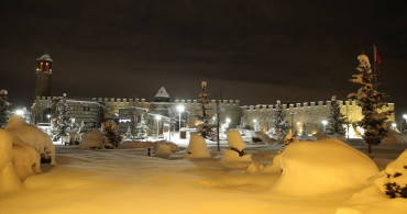 Erzurum'un Tarihi Yapıları Karla Kaplandı