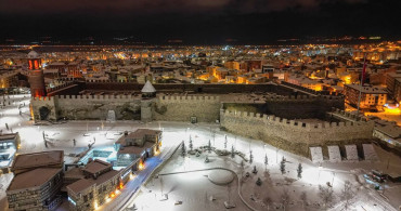 Erzurum'un Tarihi Yapıları Karla Kaplandı