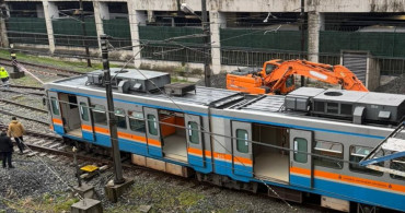 Esenler'de Metro Raydan Çıktı: Yolcular Tahliye Edildi
