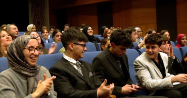 Esenler'de Tiyatro Günleri Ödülleri Sahiplerini Buldu