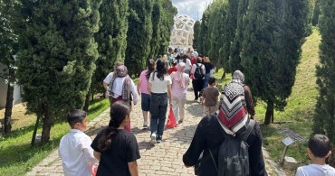 Esenyurtlu ailelerden 15 Temmuz şehitlerine vefa ziyareti