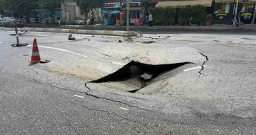 Esenyurt'ta İSKİ'nin ana su boru hattı patladı, cadde göle döndü
