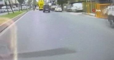 Esenyurt'ta Motokurye İETT Otobüsüne Çarptı