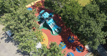 Esenyurt'ta parklar yenileniyor, çocuklar güvenle oynuyor