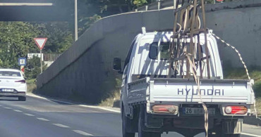 Eskişehir çevre yolundaki kamyonet trafiği tehlikeye attı