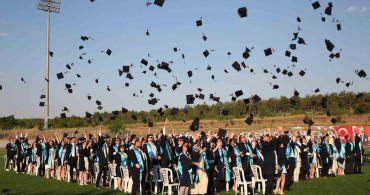 Eskişehir Osmangazi Üniversitesi tıp fakültesi 2026 mezunlarını uğurladı