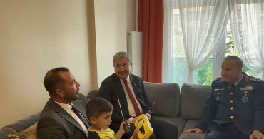 Eskişehir Valisi Yılmaz, 15 Temmuz gazilerini evlerinde ziyaret etti