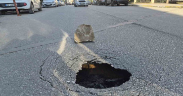 Eskişehir'de Asfalt Yol Çöktü: Sürücüler Tedirgin