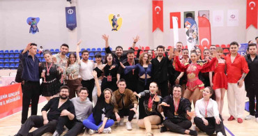 Eskişehir'de Dans Sporları Şampiyonası: 300 Sporcu Yarıştı