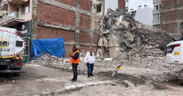 Eskişehir'de Duvarı Delinen Dükkan İçin Geçici Çözüm: Branda