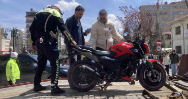 Eskişehir'de Gürültülü Egzoz Sebebiyle Motosikletliye Yüksek Ceza
