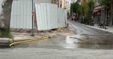 Eskişehir'de İnşaat Alanında Hortum Patladı, Sokak Göl Oldu