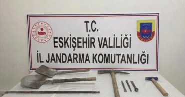 Eskişehir'de Kaçak Kazı Operasyonu: 3 Kişi Suçüstü Yakalandı