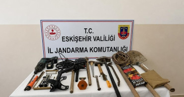 Eskişehir'de kaçak kazı yapan 3 şüpheli suçüstü yakalandı
