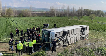 Eskişehir’de katliam gibi kaza: İşçi servisi devrildi, ölü ve yaralılar var