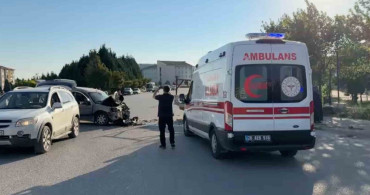 Eskişehir'de kavşakta kamyonet ile hafif ticari araç çarpıştı: 1'i ağır 3 yaralı