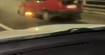 Eskişehir'de köprüde motoru alev alan Tofaş otomobiline itfaiye müdahale etti