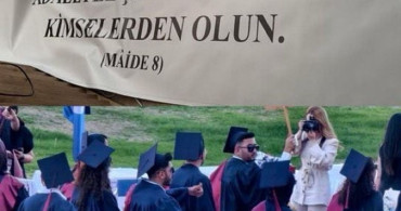 Eskişehir'de mezuniyet töreninde ayet-i kerime pankartına engel