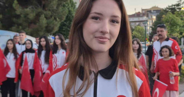 Eskişehir’de milli sporculardan 15 Temmuz’a özel Sancak Koşusu