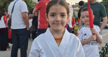 Eskişehir'de miniklerden 15 Temmuz'da anlamlı sancak koşusu