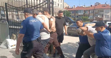 Eskişehir'de Okul Bekçisine Saldırı: İki Kişi Tutuklandı