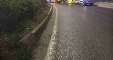 Eskişehir'de ticari taksi virajı alamadı: İki yolcu yaralandı