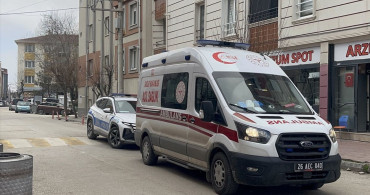 Eskişehir'de Üvey Oğul Tarafından Bıçaklanan Kişi Hastaneye Kaldırıldı