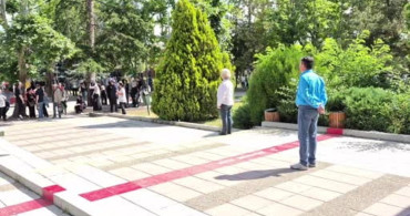 Eskişehir'de YKS sınavına son anda yetişen adaya yakınından tepki